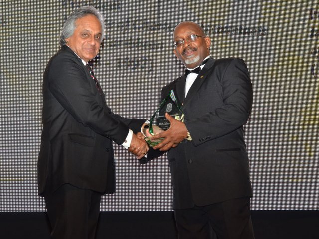 Ronald Alli Accepts ICAC Recognition Award